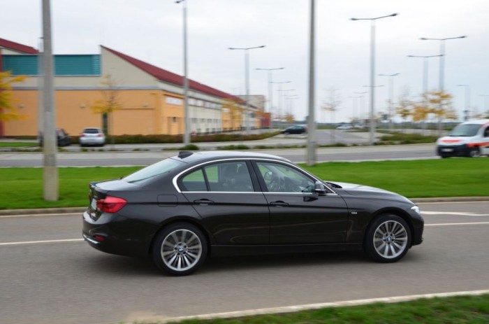 Teszt: BMW 330i xDrive 2015 11 A kétliteres TwinPower Turbo motor mókával kecsegtet, de az igazság az, hogy picit sótlan ez a konstrukció,