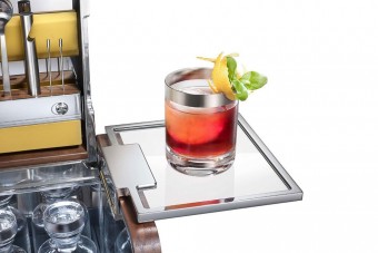 Koktéloznál az autóban? Itt a megoldás!