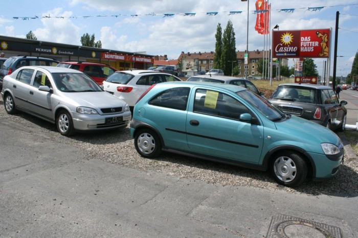 Lerobbanás – Mibe kerül az autómentés? 9 Ha szerencsénk van, a bérleti díj fedezi az osztrák és a magyar autópálya-matrica árát is. Ez összesen 6000 forinttal növelte volna a külföldi használtautó-vásárlás költségét