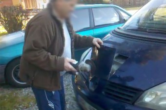 Így nyit flexszel motorháztetőt a magyar