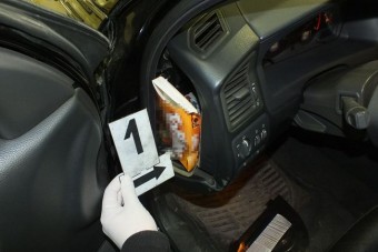 Nagy ötlet volt ide rejteni a kábítószert az autóban