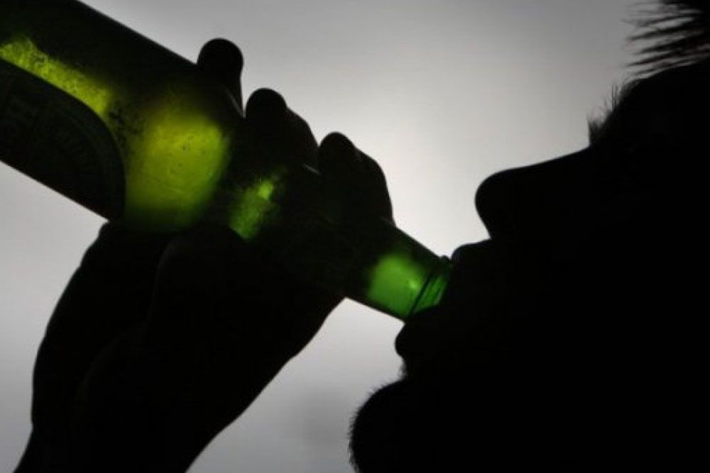 Piától jókedvű szurkolók indultak meccsre kocsival. Részeg volt a sofőr is, beleszáguldott egy másik autóba. Ketten meghaltak.