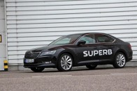 Teszt: Škoda Superb 2.0 TDI 4×4 DSG 47