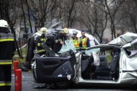 Durva halálos baleset Budapesten, lezárták az Üllőit 12