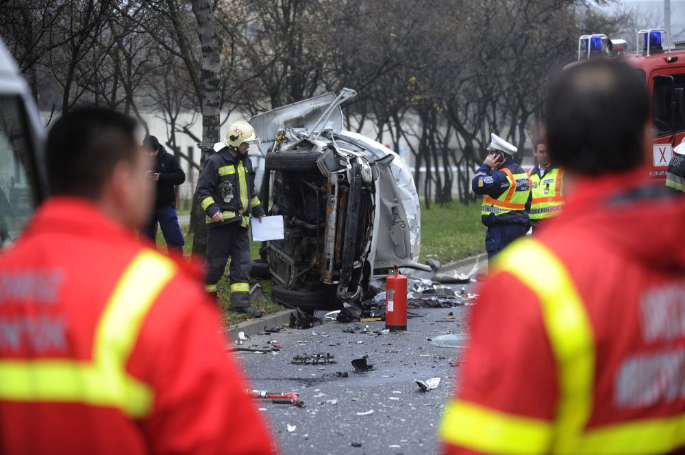 Durva halálos baleset Budapesten, lezárták az Üllőit 6