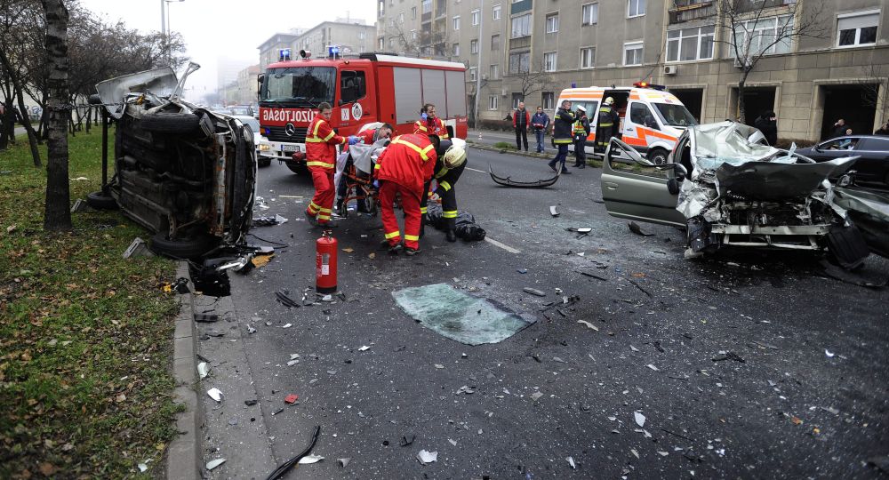 Durva halálos baleset Budapesten, lezárták az Üllőit 8