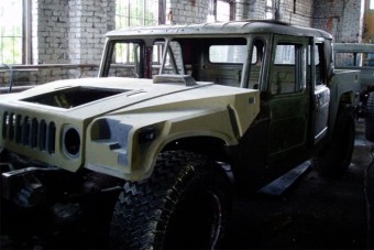 Így készítenek Hummert egy orosz garázsban