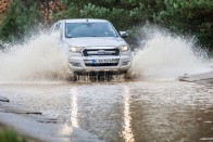 Titkos tesztpályán vezettük a Ford 4x4-es autóinak többségét. A Mustang, a Vignale-, az ST- és RS-vonal mellett az összkerékhajtás is felfelé viheti a Fordot