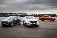 Nyáron lesz kapható a középen látható Edge. A zöld Kuga kistestvére, az EcoSport átdolgozott, igényesebb belső térrel újra nekifut az európai konkurenseknek, itthon valamikor júliustól válik elérhetővé. A Rangerből szintén megújult modellt dobott piacra a Ford