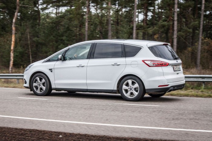 Új Fordok a Volkswagen és az Opel ellen 10 Kézi váltóval a 150, duplakuplungos automatával a 180 lóerős dízel S-Max választható összkerékhajtással