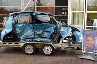 Nézzétek, ebben az autóban halt meg a lányunk