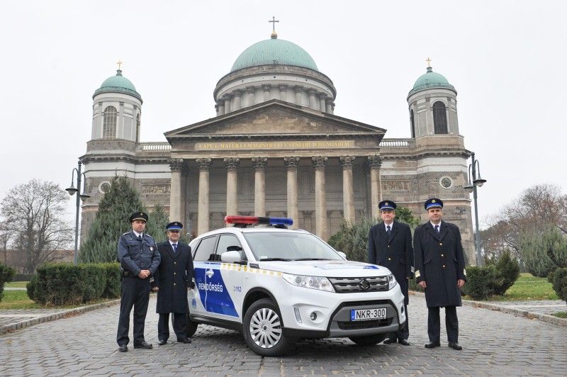 Új autót kapott a rendőrség. Na de milyet? 4