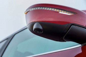 Percenként két kamerát ad el a Nissan