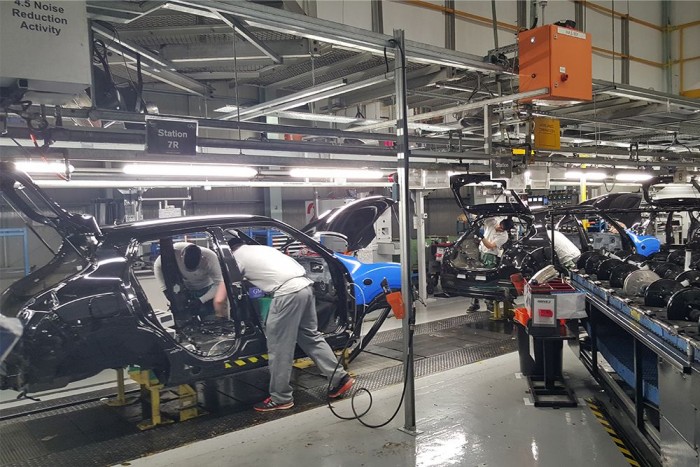 10 dolog, amit jó tudnod az Infinitiről 5 5.- A Nissan az új üzemegységgel 300 új munkahelyet teremtett a gyár vonzáskörzetben, így már összesen 6700-an dolgoznak a létesítményben.