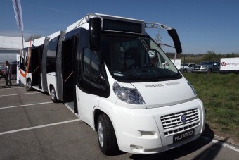 Már ilyen is van: duplacsuklós midibusz