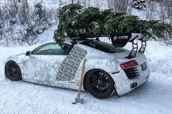 Így kell Ferrarival karácsonyfát szállítani 11