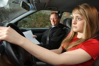 Szexszel fizethetsz a holland autós iskolákban