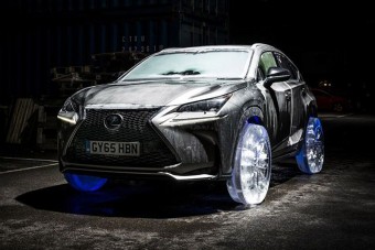 Jégre tették a Lexust