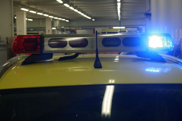 Magyar mentőautók a mentőszolgálatnál 2 Viszonylag magas a fényhíd, hogy jól látható legyen. A csak járó motorral aktív középső fényeket talán azok a középkorú hölgyek is észreveszik, akik keveset érzékelnek a közlekedésből maguk körül