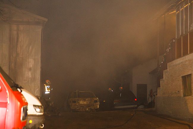 Autók égtek porrá egy zalai autószerelő műhelyben