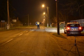 Szándékosan el akartak ütni egy rendőrt Győr mellett