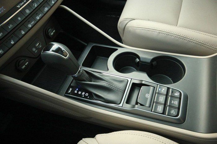 Teszt: Hyundai Tucson 2.0 CRDi 185 LE Executive 12 | Vezess Zárható összkerékhajtás és lejtmenetvezérlő is került bele