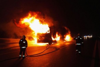 Ekkora lángokkal égett egy kamion az M7-esen