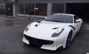 Két Ferrarit vett karácsonyra a rejtélyes pesti milliárdos