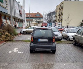 Megvan a karácsony legbunkóbb parkolója