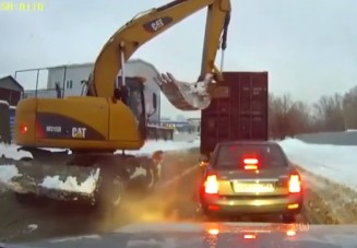 Markoló nyújtott segítő 