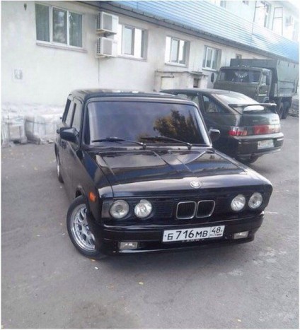 Ez a Lada annyira BMW akart lenni, hogy majdnem sikerült is neki.