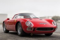 1964 Ferrari 250 LM – 17,6 millió dollár - 5,01 milliárd forint. Ez a középmotoros Ferrari csoda mindig sok pénzért cserél gazdát, de ez az összeg még ezek közül is kilóg. Pedig azon a nyári árverésen, ahol ez is elment, a pápának ajándékozott Enzo mellett egyéb különlegességekre is lehetett licitálni.