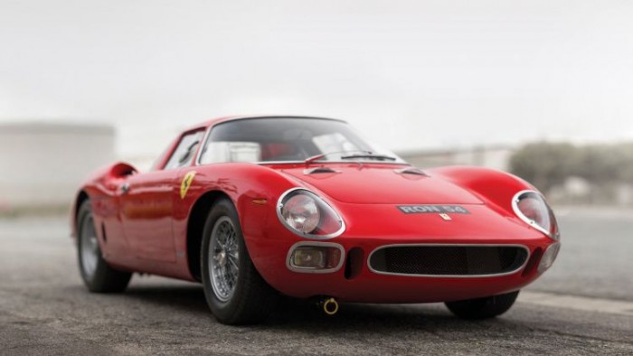 Használt autók elképesztő árakon 4 1964 Ferrari 250 LM – 17,6 millió dollár - 5,01 milliárd forint. Ez a középmotoros Ferrari csoda mindig sok pénzért cserél gazdát, de ez az összeg még ezek közül is kilóg. Pedig azon a nyári árverésen, ahol ez is elment, a pápának ajándékozott Enzo mellett egyéb különlegességekre is lehetett licitálni.