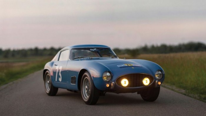 1956 Ferrari 250 GT TdF – 13,2 millió dollár - 3,76 milliárd forint. A TdF nem valami dízelizé, hanem a Tour de France rövidítése. Ami itt értelemszerűen autóversenyt jelent, a francia vidék gyönyörű útjain. Ez a modell sem gyakori, mindössze 14 darab készült belőle.
