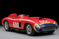 1956 Ferrari 290 MM - Az idei toplista élén áll ez a modell, amely 28 millió dollárért,  7,98 milliárd forintért kelt el. A 0626-os számú, és egyike az összesen épített négy darabnak. Az autó a legendás Juan Manuel Fangio részére készült, és a Mille Miglia-n indult. 28 millió dolláros árával minden idők legdrágábban elárverezett autója, csupán egy tavaly eladott másik Ferrari, - 250 GTO, 38 millió dollár – illetve egy 2013-ban eladott, szintén Fangio-hoz köthető Mercedes W196 – 29,6 millió dollár – előzi meg.