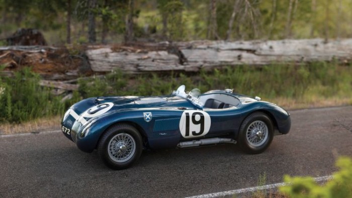 1953 Jaguar C-Type – 13,2 millió dollár - 3,79 milliárd forint. Ez a Jaguar is elég ritka, összesen 3 darab készült belőle. Ezzel az árral ő a legértékesebb Jaguar