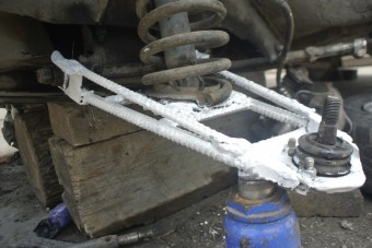 Zseniális házi tákolás gyógyította meg a sánta Ladát