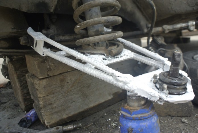 Zseniális házi tákolás gyógyította meg a sánta Ladát