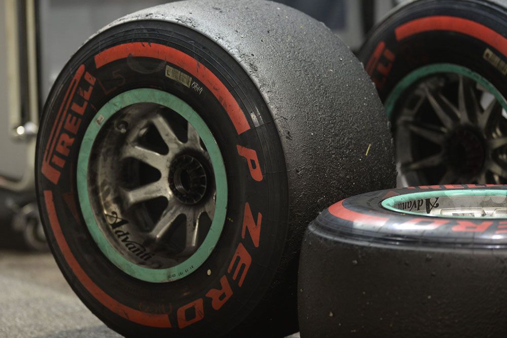 F1: A Pirelli nem bízott a csapatokban? 12