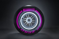 F1: A Pirelli nem bízott a csapatokban? 43