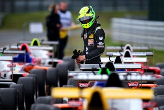 F1: Elindult a Ferrari felé a kis Schumacher