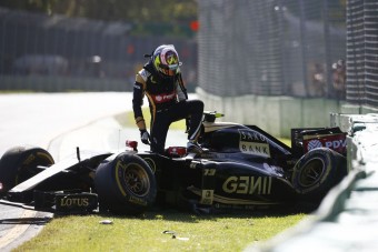 F1: Megingott Maldonado helye a Renault-nál 