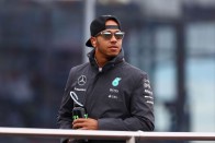 F1: Hamilton egy marslakó miatt bénázott Mogyoródon 87