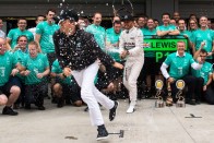 F1: A Mercedesnél félnek Vetteltől 23