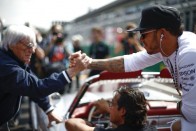 F1: A Mercedesnél félnek Vetteltől 31