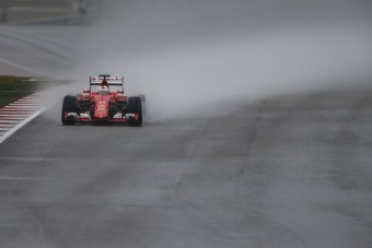 F1: Három csapat tesztelheti az esőgumikat