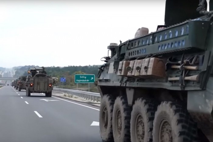 Harcjárművek jönnek a magyar utakra