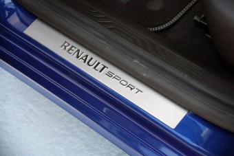 Nyomozók lepték el a Renault irodáit