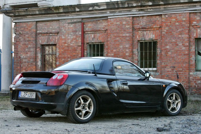 Használt autó: amit ne hagyj ki 2016-ban! 8 | Vezess Golyóálló technikát pakolt a középmotoros sportautójába a Toyota. 140 lóerős az 1,8-as szívómotor