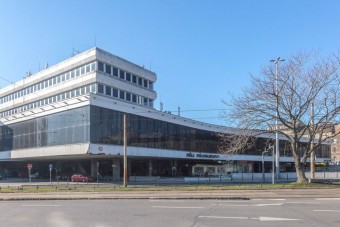 Örülhetnek az autósok - parkoló lehet a Déli pályaudvarból